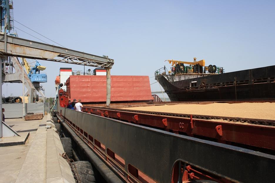 Астраханский зерновой терминал. Астраханский морской порт, астрахань. Терминал актау. Одесский порт зерновой терминал. Астраханский зерновой терминал.