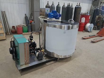Танк-охладитель молока вертикального типа V- 300л пр-во Агропромтехника