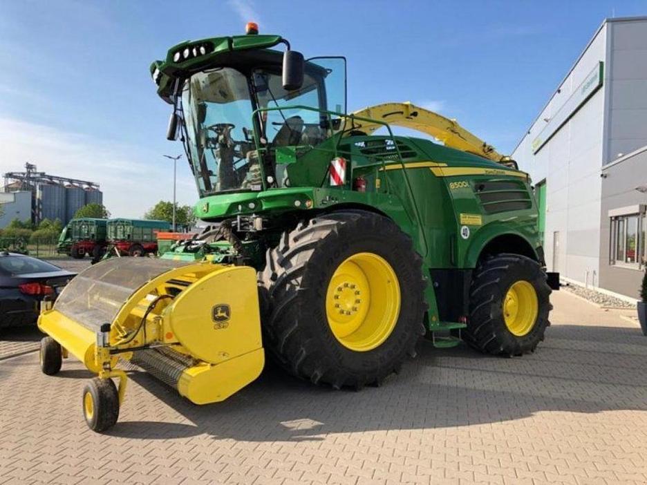 Кормоуборочный комбайн John Deere 8500