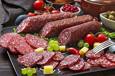 добавки для производства сырокопченых деликатесов из мяса птицы и свинины.